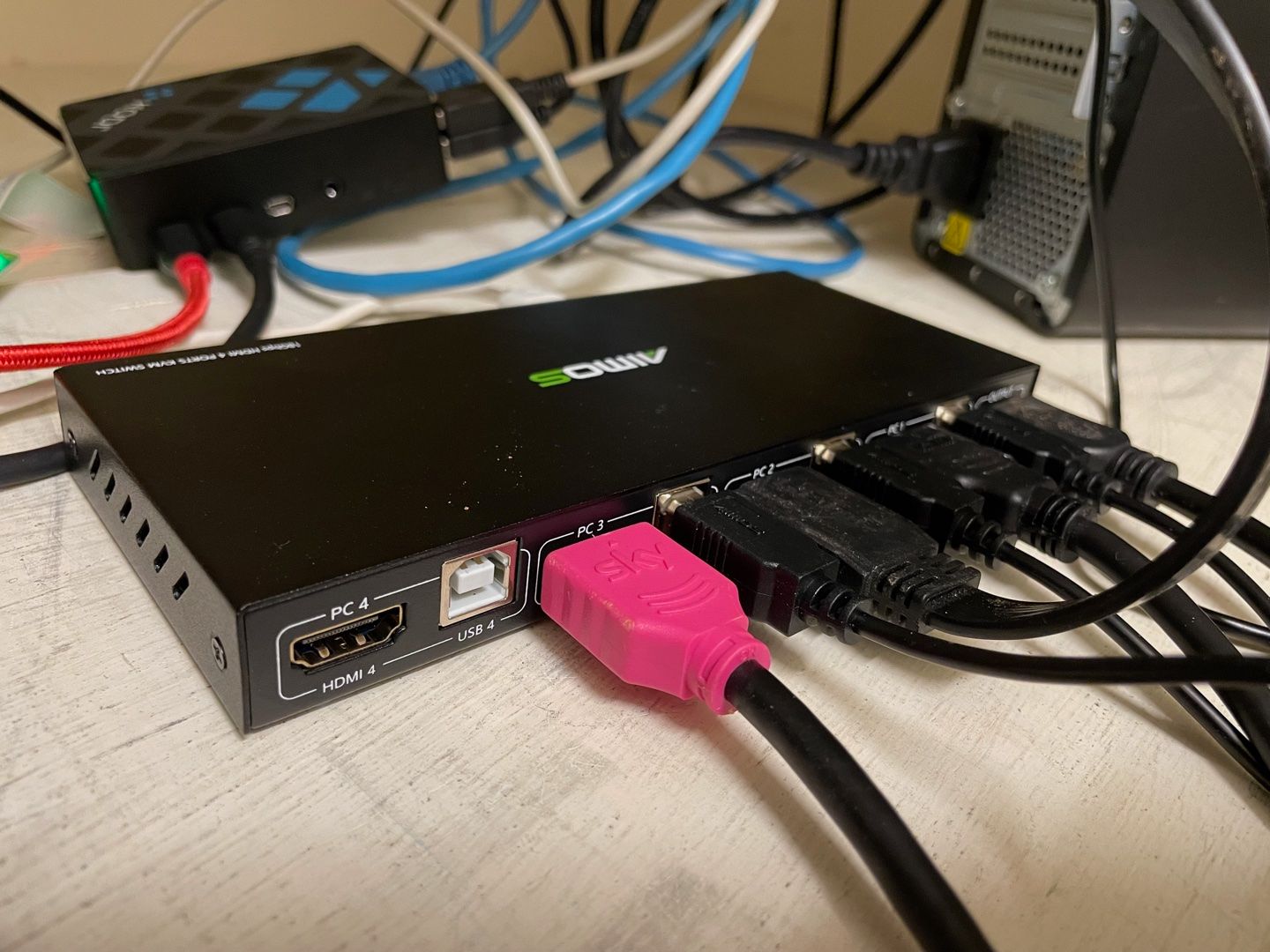 PiKVM - Control up to 4 servers simultaneously [archived]